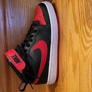 Nike Court Borough Mid